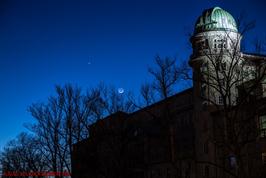 Mond, Venus und Mars über der Oststernwarte des Deutschen Museums in München am 20.02.2015