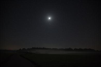 Der Mond beim Eintritt in den Erd.Kernschatten (28.09.2015), Brennweite 24mm