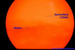 Chromfilter-Aufnahme der Sonne mit vorüberziehendem Merkur hinter atmosphärischen Wolken (München), Oststernwarte des Deutschen Museums, 3600mm Brennweite mit DSLR